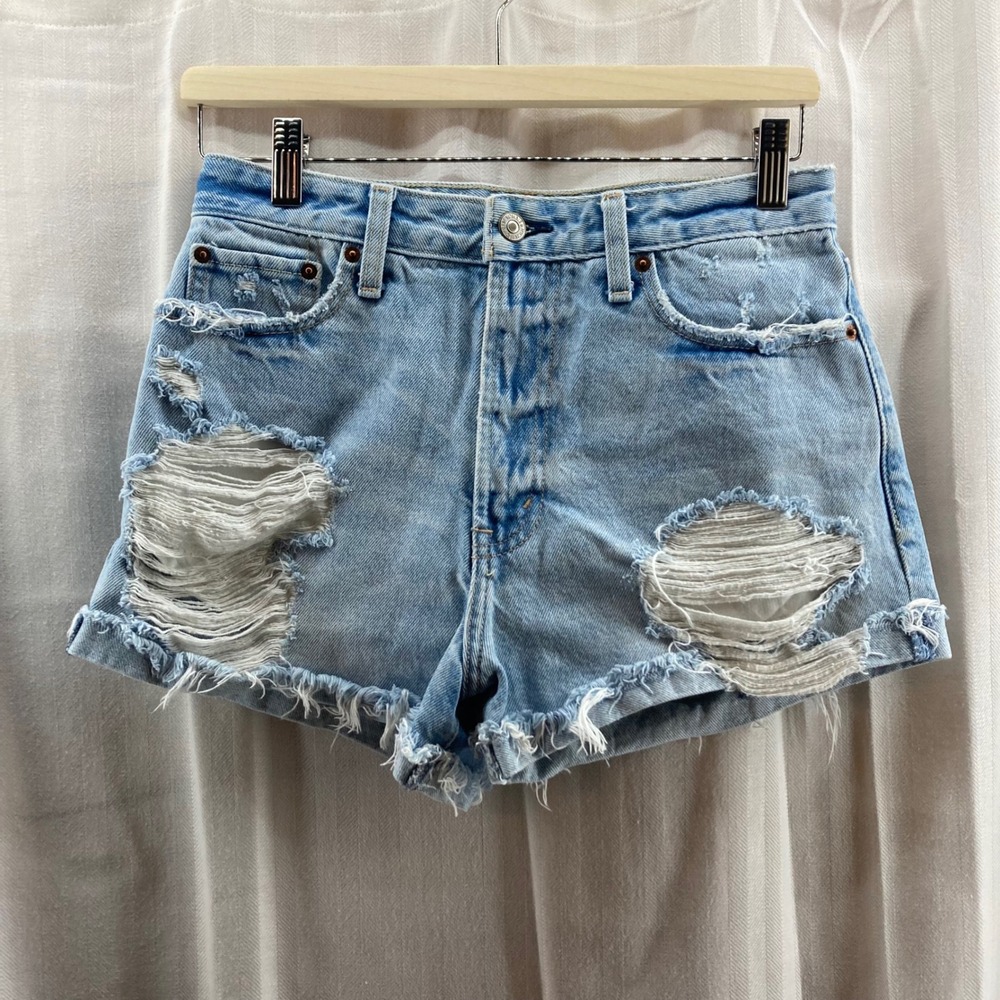 Abercrombie Fitch Mom High Rise Denim Shorts Distressed Frayed Light Wash 26/2